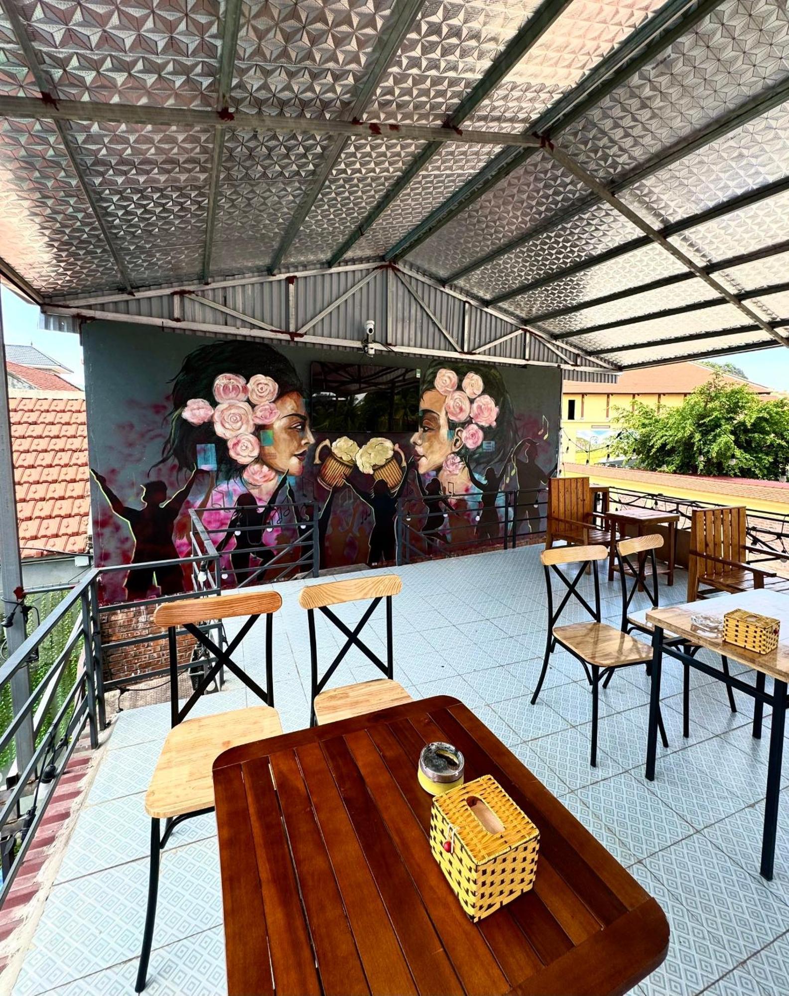 Downtown Backpacker Hostel ニンビン エクステリア 写真
